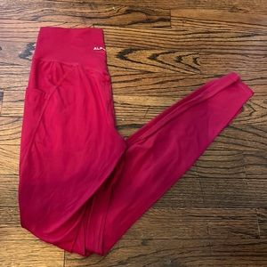 Alphalete alphalux leggings in raspberry. Side pockets. Gently worn